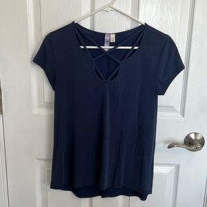 Francesca’s short sleeve crisscross tee